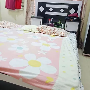 Nivedita ! Near Kashi Vishwanath Temple, And Ganga Ghat, Fully Air-conditioned With Special Coffee Shop & Parking Availability Hotel